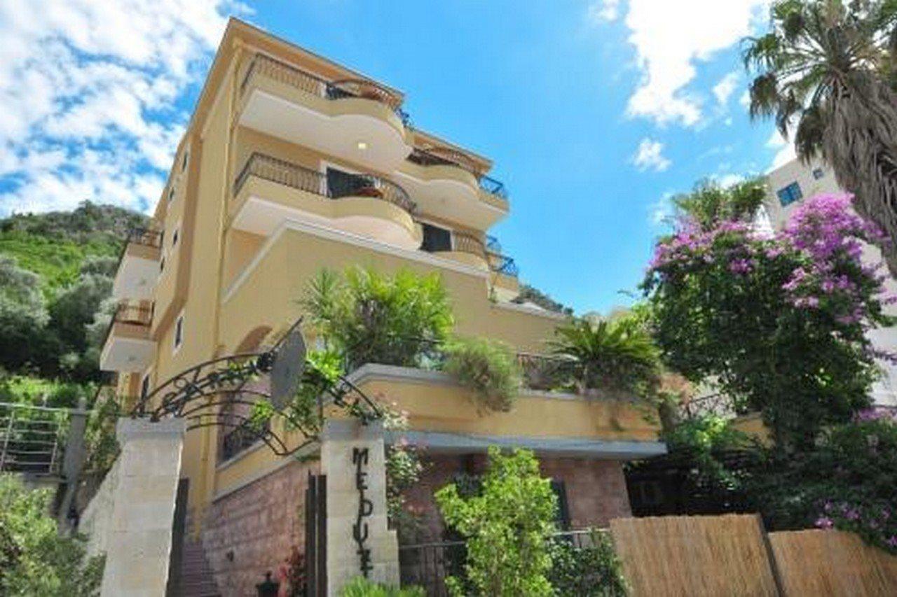 Hotel Meduza Becici  Exterior photo